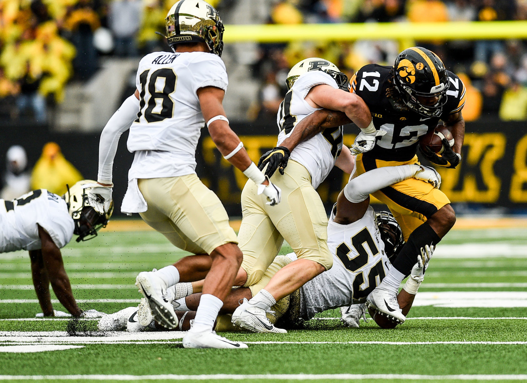 101919-qct-spt-purdue-ia-foot-053a.jpg